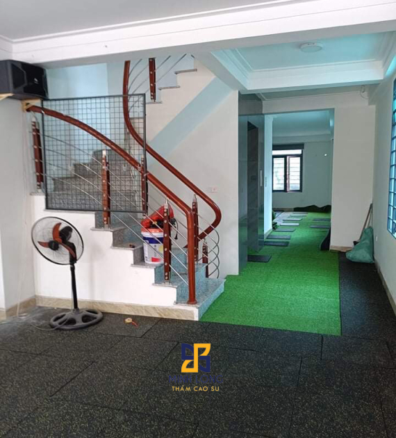 Gạch cao su mặt thảm EPDM chấm vàng dày 20mm